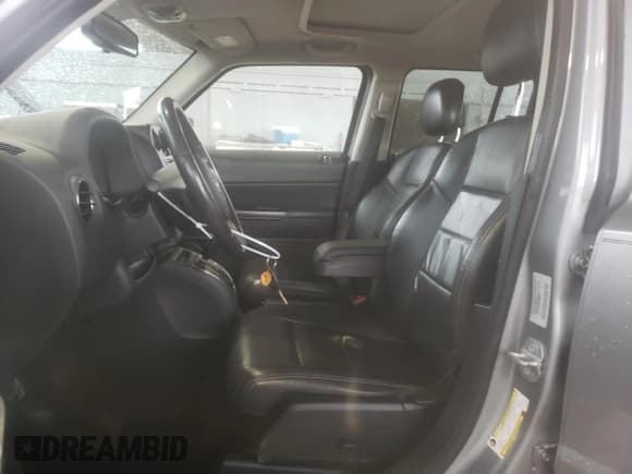 ✅ 2015 Jeep Patriot High Altitude • VIN: 1C4NJPFA2FD318571 • Лот: 60547535. Опубликован ранее на Copart с пробегом 126 714 миль. Бесплатный доступ к архиву аукционных продаж из США и подробный отчёт об истории автомобиля на DreamBid. Изображение 7.