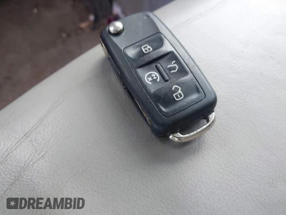 ✅ 2015 Volkswagen Passat SEL Premium • VIN: 1VWCV7A3XFC095462 • Лот: 43355766. Опубликован ранее на IAAI с пробегом 111 515 миль. Бесплатный доступ к архиву аукционных продаж из США и подробный отчёт об истории автомобиля на DreamBid. Изображение 11.