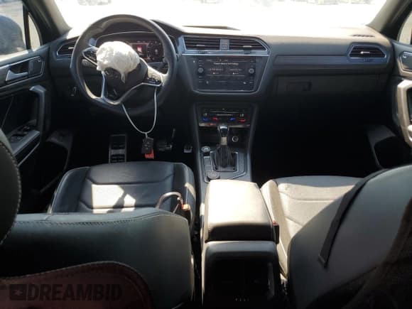 ✅ 2023 Volkswagen Tiguan SEL R-Line • VIN: 3VV4B7AX7PM001669 • Lot: 70457165. Listed on Copart with 37,117 mi. Free auction sales archive from the USA and detailed vehicle history report at DreamBid. Image 8.