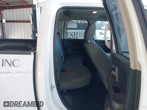 ✅ 2018 Ram 1500 Express • VIN: 1C6RR6FT0JS148485 • Lot: 42899323. Wystawiony na IAAI z przebiegiem 190 948 mil. Bezpłatny archiwum sprzedaży aukcyjnych z USA i szczegółowy raport historii pojazdu na DreamBid. Zdjęcie 8.