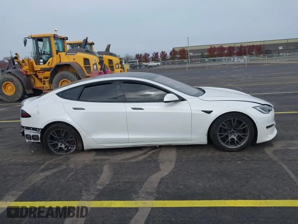 ✅ 2022 Tesla Model S Plaid • VIN: 5YJSA1E68NF477048 • Lot: 43605551. Listed on IAAI with Not provided. Free auction sales archive from the USA and detailed vehicle history report at DreamBid. Image 13.