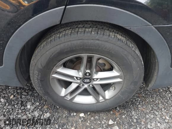 ✅ 2017 Hyundai Santa Fe 2.4L • VIN: 5XYZTDLB7HG442069 • Lot: 43395979. Wystawiony na IAAI z przebiegiem 150 900 mil. Bezpłatny archiwum sprzedaży aukcyjnych z USA i szczegółowy raport historii pojazdu na DreamBid. Zdjęcie 17.