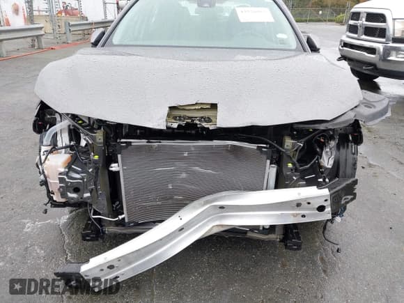 ✅ 2020 Toyota Camry LE • VIN: 4T1C11AK3LU996418 • Lot: 43528082. Wystawiony na IAAI z przebiegiem 33 532 mil. Bezpłatny archiwum sprzedaży aukcyjnych z USA i szczegółowy raport historii pojazdu na DreamBid. Zdjęcie 6.