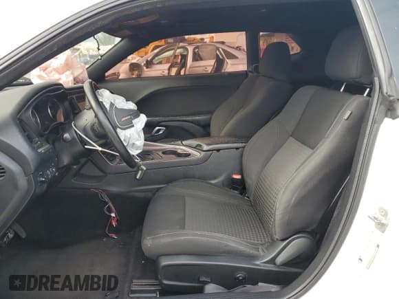 ✅ 2019 Dodge Challenger SXT • VIN: 2C3CDZAG9KH563472 • Lot: 92073395. Wystawiony na Copart z przebiegiem 116 863 mil. Bezpłatny archiwum sprzedaży aukcyjnych z USA i szczegółowy raport historii pojazdu na DreamBid. Zdjęcie 7.