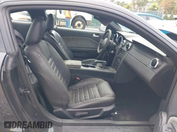 ✅ 2008 Ford Mustang GT Deluxe • VIN: 1ZVHT82H685175733 • Lot: 43274979. Listed on IAAI with 30,231 mi. Free auction sales archive from the USA and detailed vehicle history report at DreamBid. Image 5.