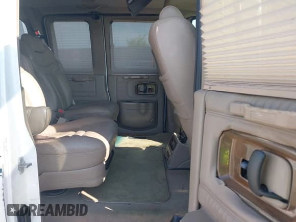 ✅ 2007 GMC Savana Cargo YF7 Upfitter • VIN: 1GDFG15T171216048 • Lot: 42680061. Wystawiony na IAAI z przebiegiem 149 152 mil. Bezpłatny archiwum sprzedaży aukcyjnych z USA i szczegółowy raport historii pojazdu na DreamBid. Zdjęcie 8.