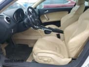 ✅ 2008 Audi TT 3.2L • VIN: TRUDD38J281017933 • Lot: 85380255. Wystawiony na Copart z przebiegiem 195 263 mil. Bezpłatny archiwum sprzedaży aukcyjnych z USA i szczegółowy raport historii pojazdu na DreamBid. Zdjęcie 7.