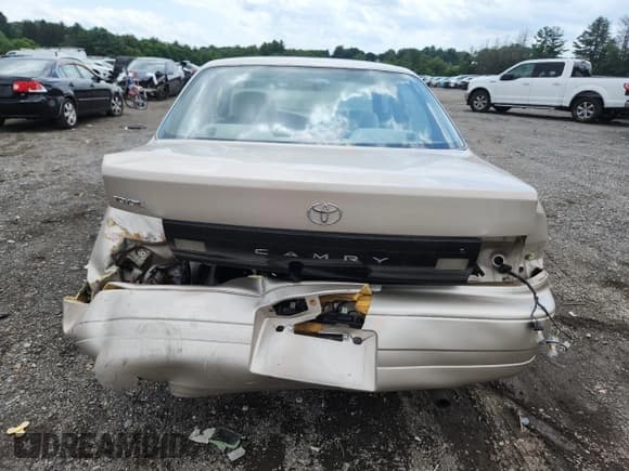 ✅ 1993 Toyota Camry DLX • VIN: 4T1SK11E6PU180747 • Lot: 64990075. Wystawiony na Copart z przebiegiem 109 692 mil. Bezpłatny archiwum sprzedaży aukcyjnych z USA i szczegółowy raport historii pojazdu na DreamBid. Zdjęcie 6.