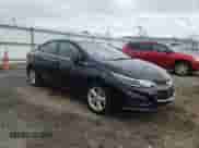 ✅ 2018 Chevrolet Cruze LT • VIN: 1G1BE5SM8J7214212 • Lot: 72796892. Wystawiony na Copart z przebiegiem 36 567 mil mil. Skorzystaj z bezpłatnego archiwum sprzedaży aukcyjnych z USA i zobacz szczegółowy raport historii pojazdu na DreamBid. Zdjęcie 4.