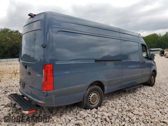 ✅ 2019 Mercedes-Benz Sprinter Cargo • VIN: WD4PF1CD1KP138647 • Lot: 69616475. Listed on Copart with 112,571 mi. Free auction sales archive from the USA and detailed vehicle history report at DreamBid. Image 3.