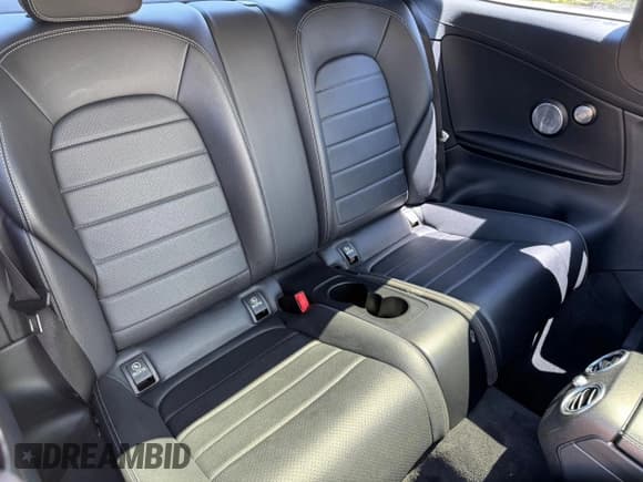 ✅ 2018 Mercedes-Benz C 300 • VIN: WDDWJ4KB3JF659952 • Lot: 62150725. Listed on Copart with 75,589 mi. Free auction sales archive from the USA and detailed vehicle history report at DreamBid. Image 6.