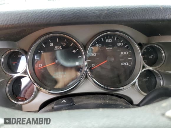 ✅ 2008 Chevrolet Silverado 2500HD 1LT • VIN: 1GCHC23638F200546 • Lot: 56834735. Wystawiony na Copart z przebiegiem 302 425 mil. Bezpłatny archiwum sprzedaży aukcyjnych z USA i szczegółowy raport historii pojazdu na DreamBid. Zdjęcie 9.