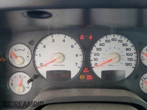 ✅ 2004 Dodge 2500 ST • VIN: 3D7KA28D54G158737 • Lot: 48413295. Wystawiony na Copart z przebiegiem 179 401 mil. Bezpłatny archiwum sprzedaży aukcyjnych z USA i szczegółowy raport historii pojazdu na DreamBid. Zdjęcie 9.