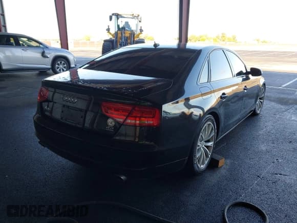 ✅ 2011 Audi A8 • VIN: WAUAVAFD3BN001135 • Lot: 43741094. Wystawiony na IAAI z przebiegiem 166 905 mil. Bezpłatny archiwum sprzedaży aukcyjnych z USA i szczegółowy raport historii pojazdu na DreamBid. Zdjęcie 4.