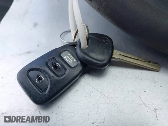 2010 Hyundai Elantra SE z VIN KMHDC8AE7AU082753, wystawiony jako IAAI lot #41880977 z przebiegiem 175 617 mil mil oraz . Historia ofert i sprzedaży dostępna na DreamBid. Obrazek 11.