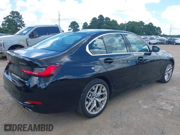 ✅ 2025 BMW 3 Series 330i xDrive • VIN: 3MW89CW09S8E99467 • Lot: 42555378. Wystawiony na IAAI z przebiegiem 16 290 mil. Bezpłatny archiwum sprzedaży aukcyjnych z USA i szczegółowy raport historii pojazdu na DreamBid. Zdjęcie 4.