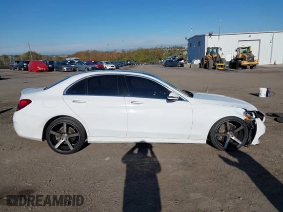 ✅ 2016 Mercedes-Benz C 300 • VIN: 55SWF4JB1GU122778 • Lot: 43489382. Wystawiony na IAAI z przebiegiem 110 686 mil. Bezpłatny archiwum sprzedaży aukcyjnych z USA i szczegółowy raport historii pojazdu na DreamBid. Zdjęcie 13.