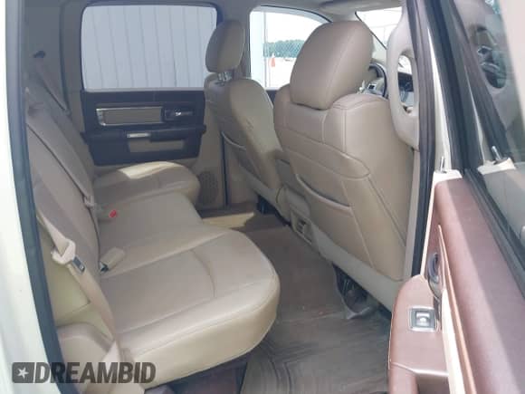 2017 Ram 1500 Laramie z VIN 1C6RR6NG9HS762336, wystawiony jako IAAI lot #42284369 z przebiegiem 213 735 mil mil oraz . Historia ofert i sprzedaży dostępna na DreamBid. Obrazek 8.