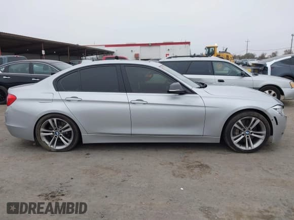 ✅ 2015 BMW 3 Series 335i • VIN: WBA3A9C58FK472544 • Лот: 43796913. Опубликован ранее на IAAI с пробегом 111 298 миль. Бесплатный доступ к архиву аукционных продаж из США и подробный отчёт об истории автомобиля на DreamBid. Изображение 14.