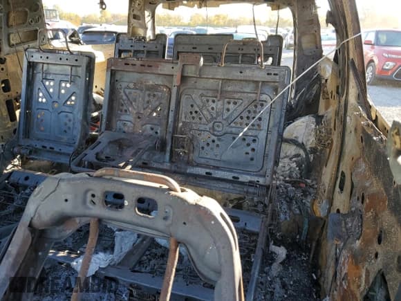 ✅ 2016 Chevrolet Suburban LT • VIN: 1GNSKHKC3GR460890 • Lot: 77609254. Wystawiony na Copart z przebiegiem Nie podano. Bezpłatny archiwum sprzedaży aukcyjnych z USA i szczegółowy raport historii pojazdu na DreamBid. Zdjęcie 10.