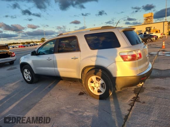 ✅ 2010 GMC Acadia SLE • VIN: 1GKLRLED7AJ158464 • Лот: 90655045. Опубликован ранее на Copart с пробегом 138 249 миль. Бесплатный доступ к архиву аукционных продаж из США и подробный отчёт об истории автомобиля на DreamBid. Изображение 2.