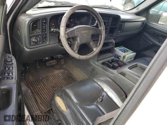 ✅ 2005 GMC Sierra 2500HD SLT • VIN: 1GTHK23255F872961 • Lot: 71084964. Wystawiony na Copart z przebiegiem Nie podano. Bezpłatny archiwum sprzedaży aukcyjnych z USA i szczegółowy raport historii pojazdu na DreamBid. Zdjęcie 8.