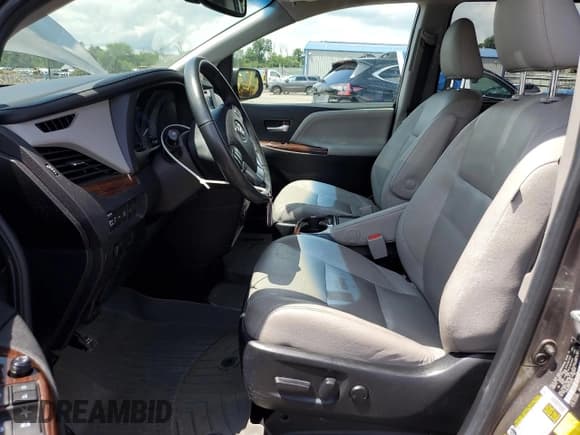 ✅ 2015 Toyota Sienna Limited • VIN: 5TDDK3DC9FS099733 • Лот: 61034865. Опубликован ранее на Copart с пробегом 90 454 миль. Бесплатный доступ к архиву аукционных продаж из США и подробный отчёт об истории автомобиля на DreamBid. Изображение 7.