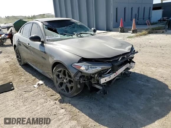 ✅ 2021 Alfa Romeo Giulia • VIN: ZARFAMAN0M7645906 • Lot: 83598394. Listed on Copart with 63,051 mi. Free auction sales archive from the USA and detailed vehicle history report at DreamBid. Image 10.