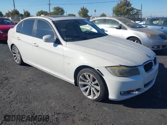✅ 2011 BMW 3 Series 328i • VIN: WBAPH5G53BNM77885 • Lot: 43514280. Wystawiony na IAAI z przebiegiem 195 571 mil. Bezpłatny archiwum sprzedaży aukcyjnych z USA i szczegółowy raport historii pojazdu na DreamBid. Zdjęcie 1.