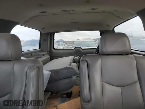 ✅ 2005 Chevrolet Suburban LT • VIN: 3GNEC16Z95G171753 • Лот: 43835725. Опубликован ранее на Copart с пробегом 80 160 миль. Бесплатный доступ к архиву аукционных продаж из США и подробный отчёт об истории автомобиля на DreamBid. Изображение 10.