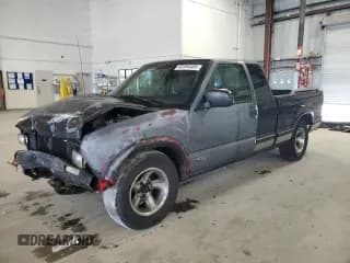 ✅ 1995 Chevrolet S-10 LS • VIN: 1GCCS19Z8S8208033 • Лот: 82394485. Опубликован ранее на Copart с пробегом 260 565 миль. Бесплатный доступ к архиву аукционных продаж из США и подробный отчёт об истории автомобиля на DreamBid. Изображение 1.