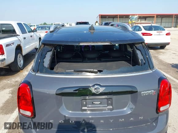 ✅ 2019 MINI Countryman Cooper S • VIN: WMZYT3C54K3E96282 • Lot: 42356455. Wystawiony na IAAI z przebiegiem 28 704 mil. Bezpłatny archiwum sprzedaży aukcyjnych z USA i szczegółowy raport historii pojazdu na DreamBid. Zdjęcie 17.