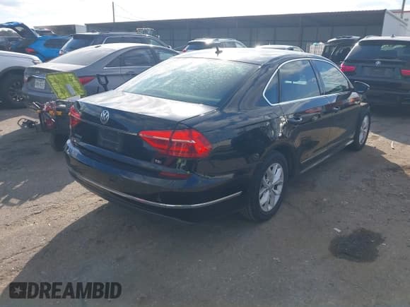 ✅ 2016 Volkswagen Passat S • VIN: 1VWAS7A38GC028358 • Lot: 43646097. Wystawiony na IAAI z przebiegiem 190 188 mil. Bezpłatny archiwum sprzedaży aukcyjnych z USA i szczegółowy raport historii pojazdu na DreamBid. Zdjęcie 4.
