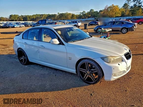 ✅ 2011 BMW 3 Series 328i xDrive • VIN: WBAPK7G57BNN77646 • Lot: 96654465. Listed on Copart with 170,774 mi. Free auction sales archive from the USA and detailed vehicle history report at DreamBid. Image 4.
