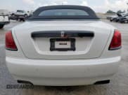 ✅ 2017 Rolls-Royce Dawn • VIN: SCA666D52HU102915 • Lot: 66214985. Wystawiony na Copart z przebiegiem 36 496 mil. Bezpłatny archiwum sprzedaży aukcyjnych z USA i szczegółowy raport historii pojazdu na DreamBid. Zdjęcie 6.