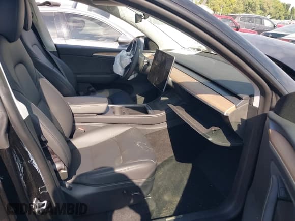 ✅ 2025 Tesla Model Y Long Range • VIN: 7SAYGDEE2SA356478 • Lot: 43246259. Wystawiony na IAAI z przebiegiem 9 212 mil. Bezpłatny archiwum sprzedaży aukcyjnych z USA i szczegółowy raport historii pojazdu na DreamBid. Zdjęcie 5.