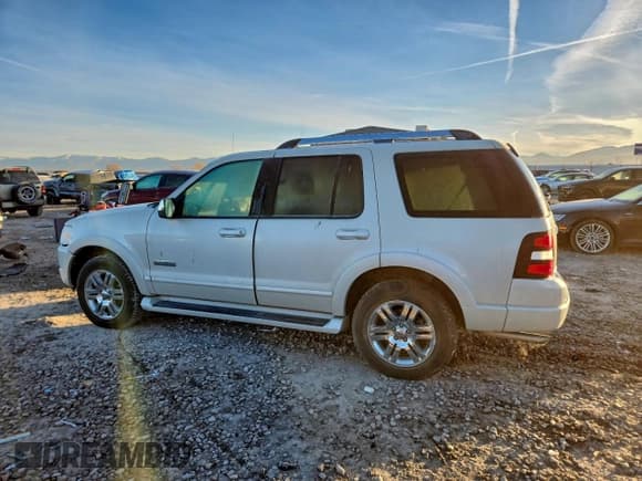 ✅ 2006 Ford Explorer Limited • VIN: 1FMEU758X6UB36585 • Lot: 96803515. Wystawiony na Copart z przebiegiem 172 596 mil. Bezpłatny archiwum sprzedaży aukcyjnych z USA i szczegółowy raport historii pojazdu na DreamBid. Zdjęcie 2.