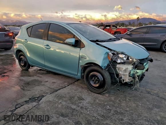✅ 2012 Toyota Prius Three • VIN: JTDKDTB38C1011963 • Лот: 92752435. Опубликован ранее на Copart с пробегом 154 386 миль. Бесплатный доступ к архиву аукционных продаж из США и подробный отчёт об истории автомобиля на DreamBid. Изображение 4.