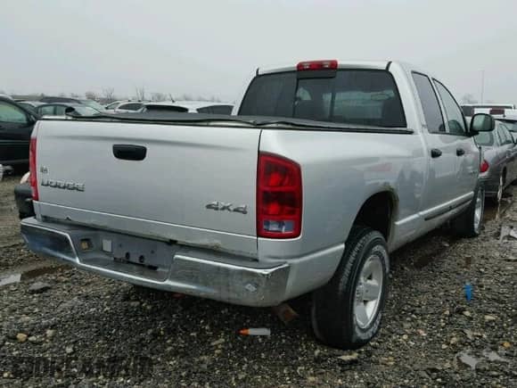 2002 Dodge 1500 с VIN 3D7HU18N22G151990, выставлен на аукционе Copart как лот 62487684 с пробегом 139 191 миль миль и Списание • Salvage title. История ставок и продаж доступна на DreamBid. Изображение 4.