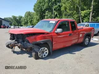2006 Chevrolet Silverado 1500 LS z VIN 2GCEK19B261101225, wystawiony jako Copart lot #70333244 z przebiegiem 214 034 mil mil oraz Szkoda całkowita • Salvage title. Historia ofert i sprzedaży dostępna na DreamBid. Obrazek 1.
