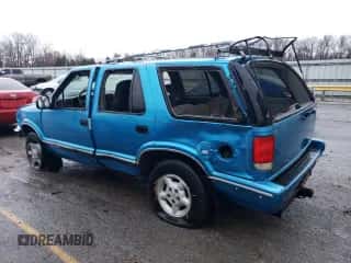 1995 Chevrolet Blazer z VIN 1GNDT13W4S2154787, wystawiony jako Copart lot #85719274 z przebiegiem 167 242 mil mil oraz Nie do naprawy • Non repairable. Historia ofert i sprzedaży dostępna na DreamBid. Obrazek 2.