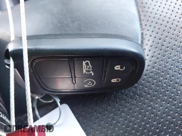 ✅ 2019 Jeep Cherokee Limited • VIN: 1C4PJMDX7KD460830 • Lot: 41987186. Listed on IAAI with 118,202 mi. Free auction sales archive from the USA and detailed vehicle history report at DreamBid. Image 11.