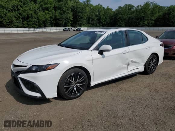2022 Toyota Camry SE с VIN 4T1T11BK0NU067532, выставлен на аукционе Copart как лот 62835825 с пробегом 69 987 миль миль и Списание • Salvage title. История ставок и продаж доступна на DreamBid. Изображение 1.
