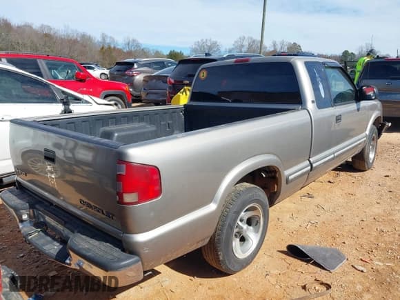 ✅ 2003 Chevrolet S-10 • VIN: 1GCCS19H238186586 • Лот: 41677607. Опубликован ранее на IAAI с пробегом Не указан. Бесплатный доступ к архиву аукционных продаж из США и подробный отчёт об истории автомобиля на DreamBid. Изображение 4.