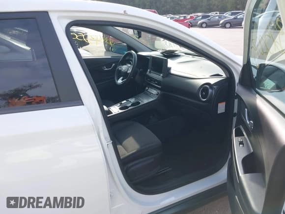 ✅ 2023 Hyundai Kona SE • VIN: KM8K23AG8PU180567 • Лот: 43250075. Опубликован ранее на IAAI с пробегом 117 773 миль. Бесплатный доступ к архиву аукционных продаж из США и подробный отчёт об истории автомобиля на DreamBid. Изображение 5.