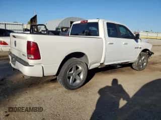 ✅ 2009 Dodge 1500 Sport • VIN: 1D3HV18TX9S724697 • Лот: 77217304. Размещён на Copart с пробегом 179 736 миль миль. Получите бесплатный доступ к архиву аукционных продаж из США и посмотрите подробный отчёт об истории автомобиля на DreamBid. Изображение 3.