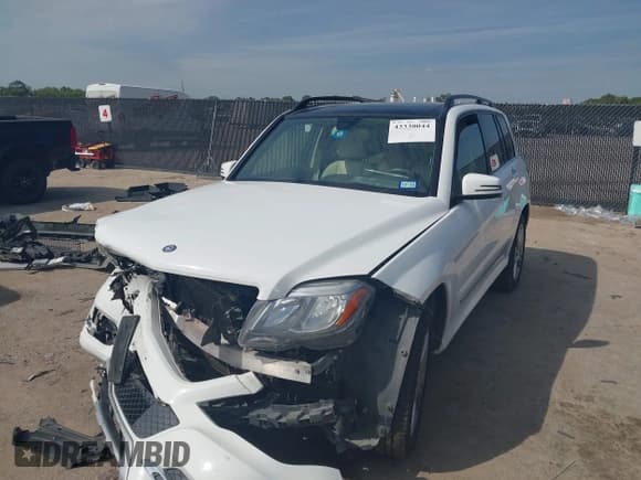 ✅ 2014 Mercedes-Benz GLK 350 • VIN: WDCGG5HB3EG226099 • Лот: 43330044. Опубликован ранее на IAAI с пробегом 140 749 миль. Бесплатный доступ к архиву аукционных продаж из США и подробный отчёт об истории автомобиля на DreamBid. Изображение 2.