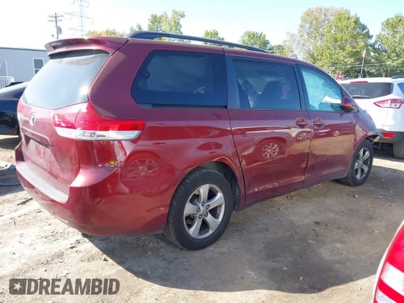 ✅ 2013 Toyota Sienna LE AAS • VIN: 5TDKK3DCXDS327016 • Лот: 43321886. Опубликован ранее на IAAI с пробегом 190 552 миль. Бесплатный доступ к архиву аукционных продаж из США и подробный отчёт об истории автомобиля на DreamBid. Изображение 4.