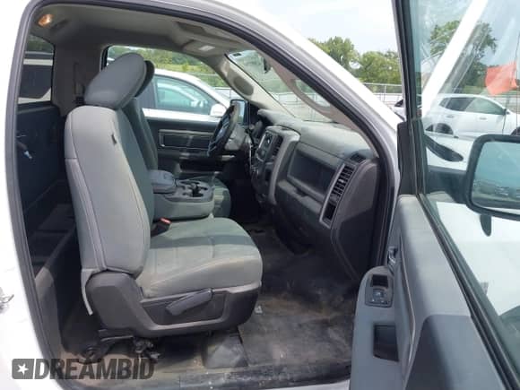 2016 Ram 1500 Tradesman with VIN 3C6JR6DT5GG261672, listed as a IAAI auction lot 42897294 with 142,334 mi miles and . Bid and sale history available at DreamBid. Image 5.