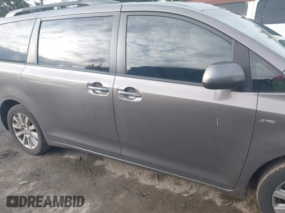 ✅ 2017 Toyota Sienna XLE • VIN: 5TDDZ3DC4HS160419 • Lot: 41633767. Listed on IAAI with 84,888 mi. Free auction sales archive from the USA and detailed vehicle history report at DreamBid. Image 13.